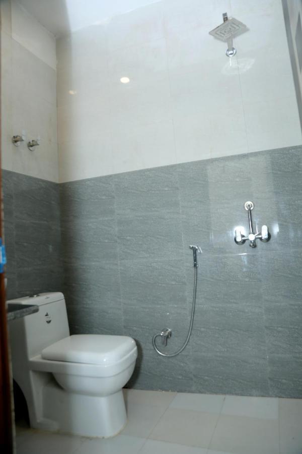 The Charlie'S Hostel New Delhi Luaran gambar