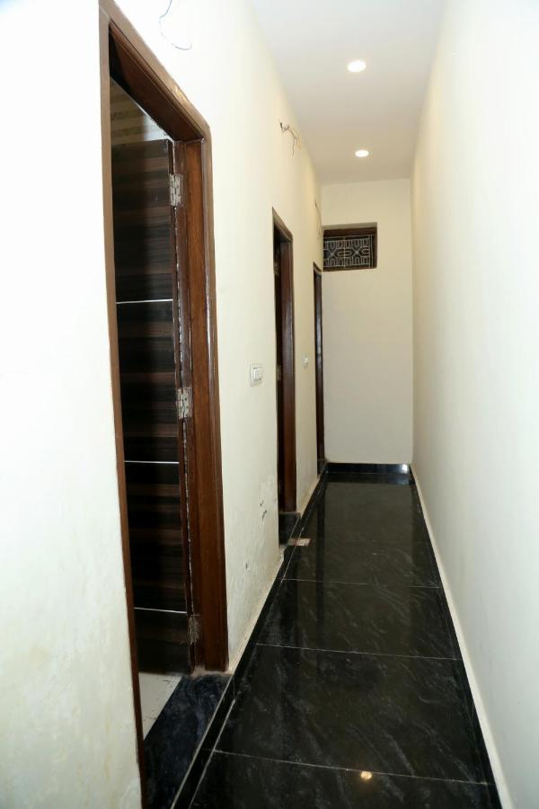 The Charlie'S Hostel New Delhi Luaran gambar