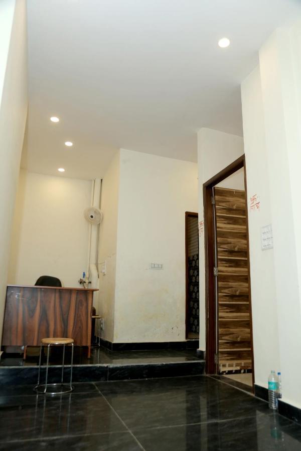 The Charlie'S Hostel New Delhi Luaran gambar